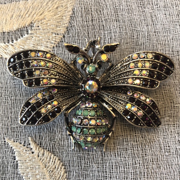 Dazzling Bumble Bee Brooch - Picture 7 of 9